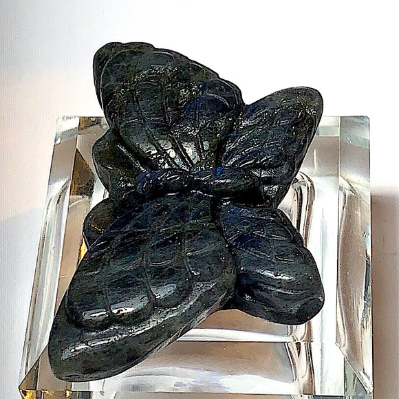 BUTTERFLY 🦋 BLUE LABRADORITE CARVED CRYSTAL - Picture 7 of 8